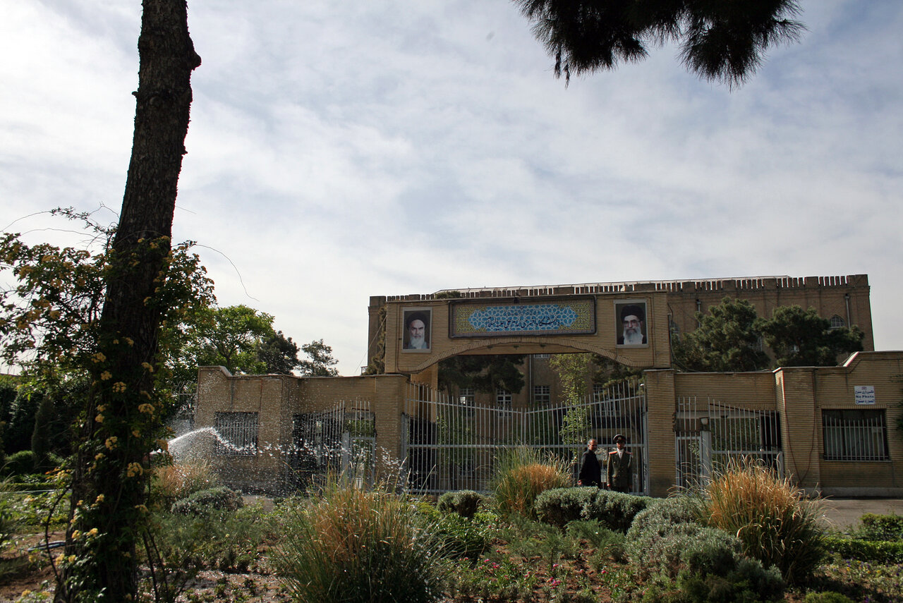 این دانشکده از مدرسه نظامی سنسیر فرانسه الگو گرفته شد