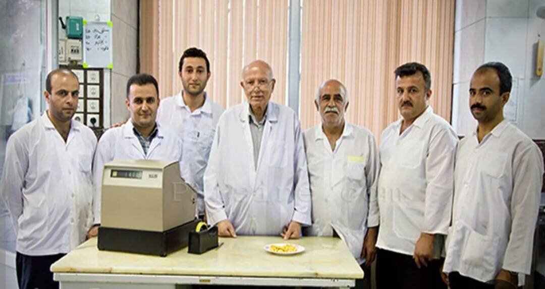 نصف تهران با شیرینی‌های  این قنادی به خواستگاری رفتند | کاسبی که نظیر نداشت