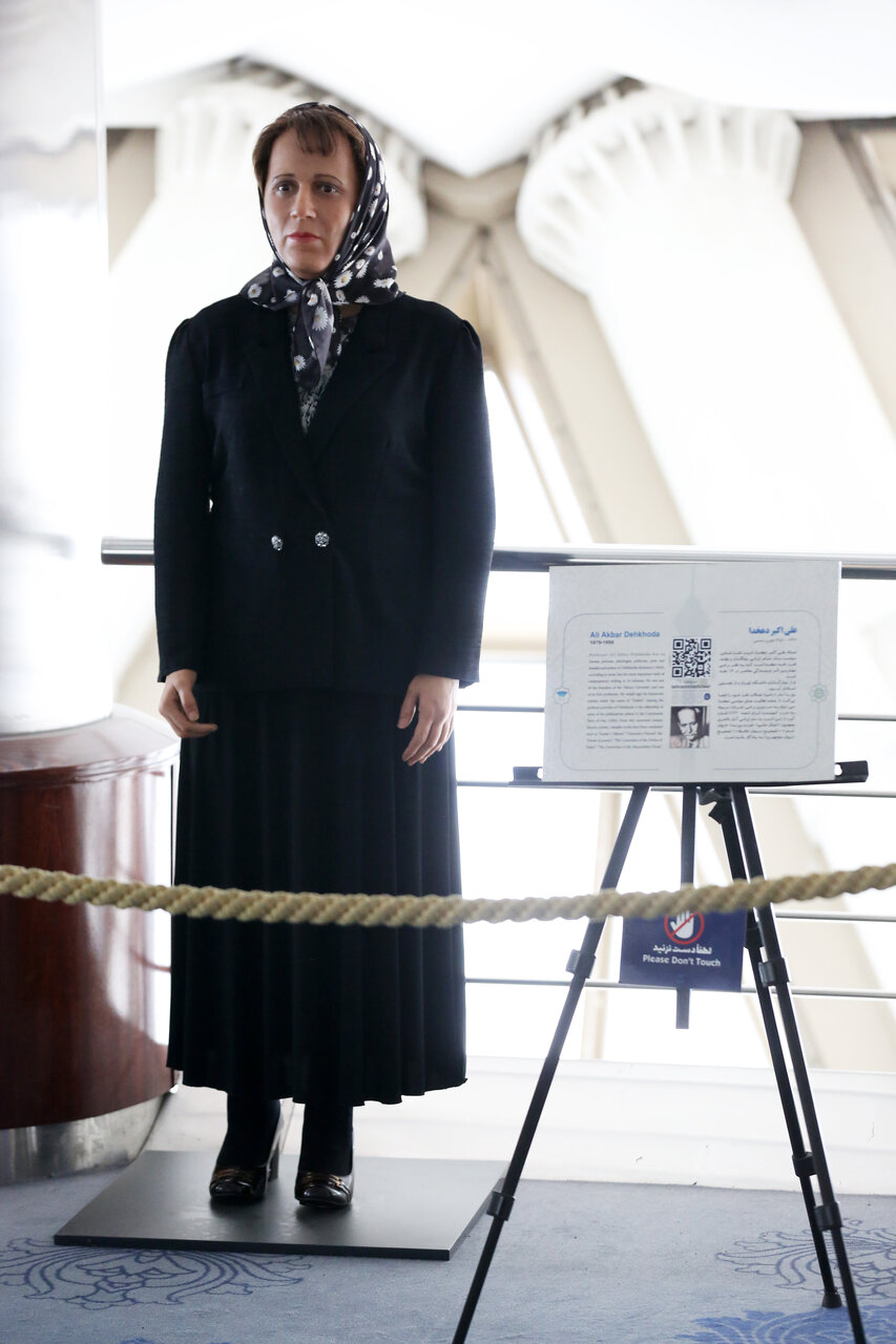 دیدار با تندیس‌ها در طبقه پنجم برج میلاد