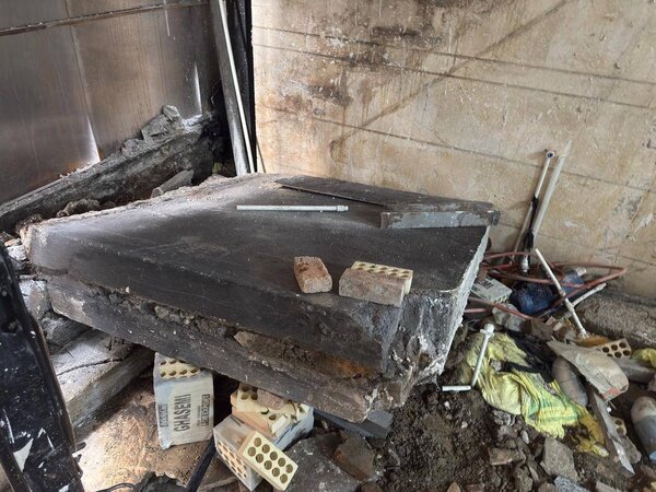 سقوط دیوار بتنی روی مرد تهرانی | این دیوار نیممتر قطر داشت