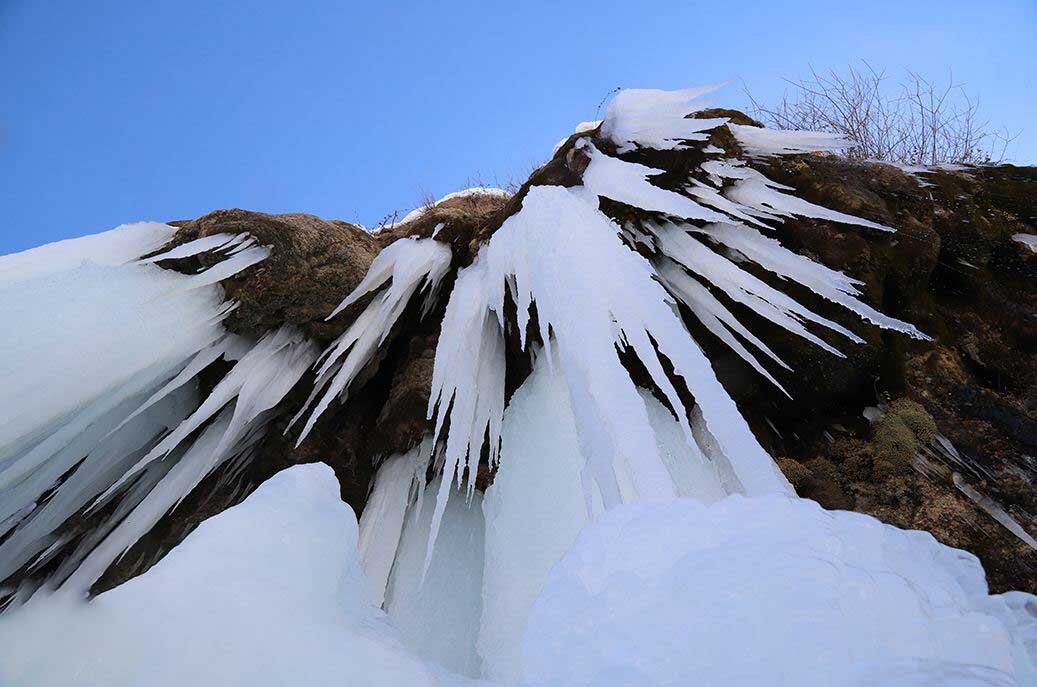 قندیل های چند متری در دالاهو! | ویدئو
