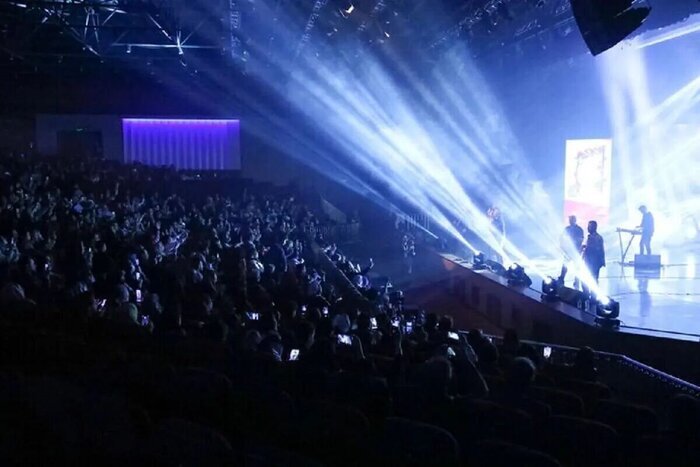 پشیمانی خواننده مشهور از حضور در برنامه مهران مدیری؛ لطمه بزرگی به من زد