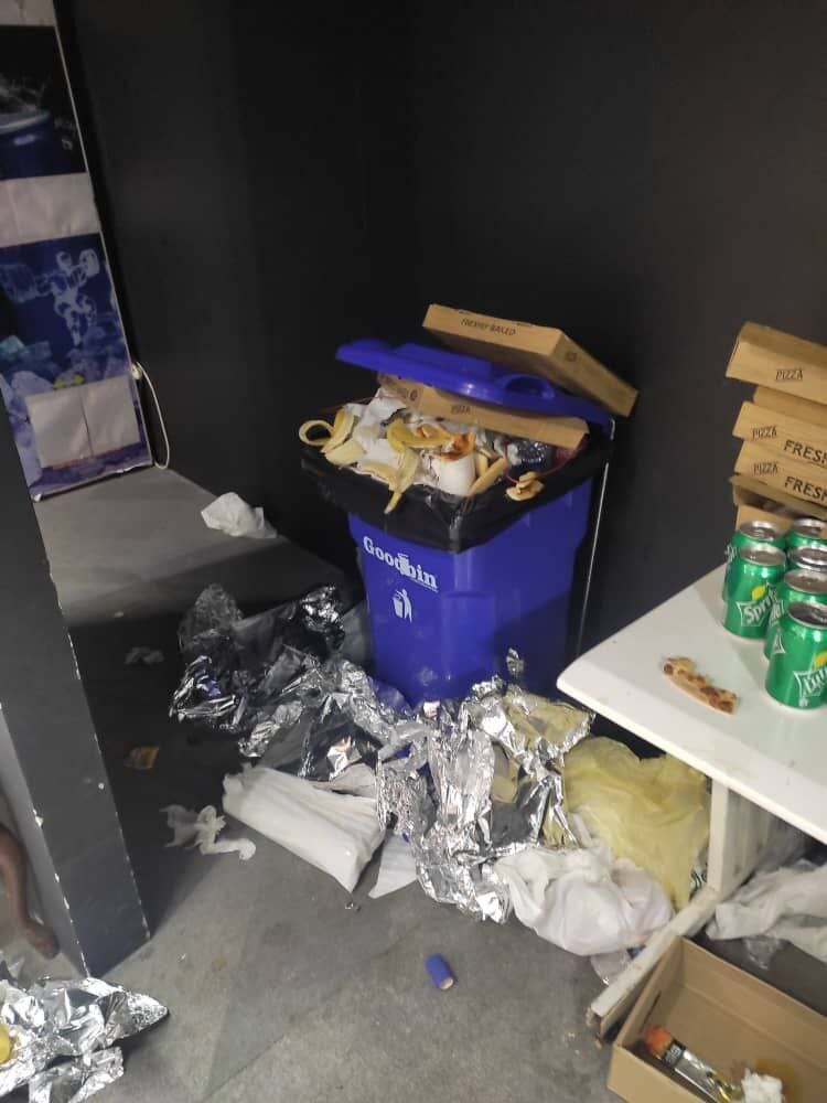 تصاویری عجیب از رختکن درهم ریخته تیم التعاون پس از بازی دیشب برابر تراکتور در تبریز!