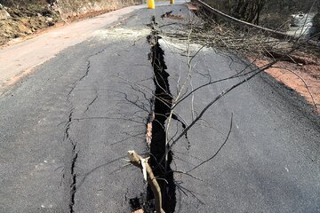 تصاویر ترسناک از رانش زمین در جاده چالوس