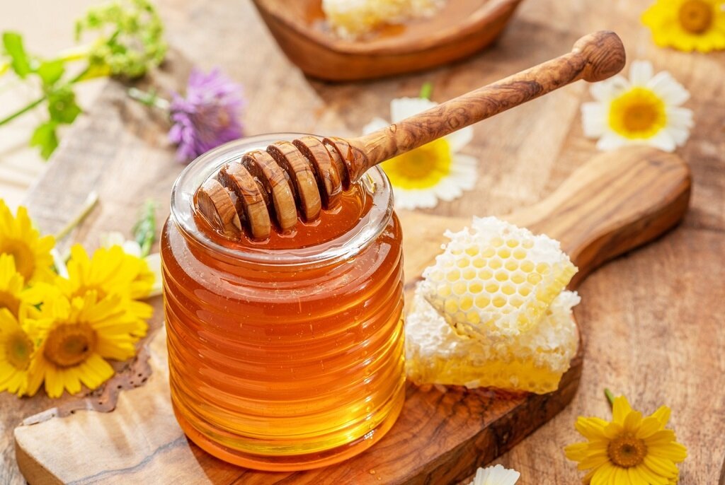 نکات طلایی که در خرید عسل طبیعی باید بدانید | راز نگهداری عسل طبیعی در خانه