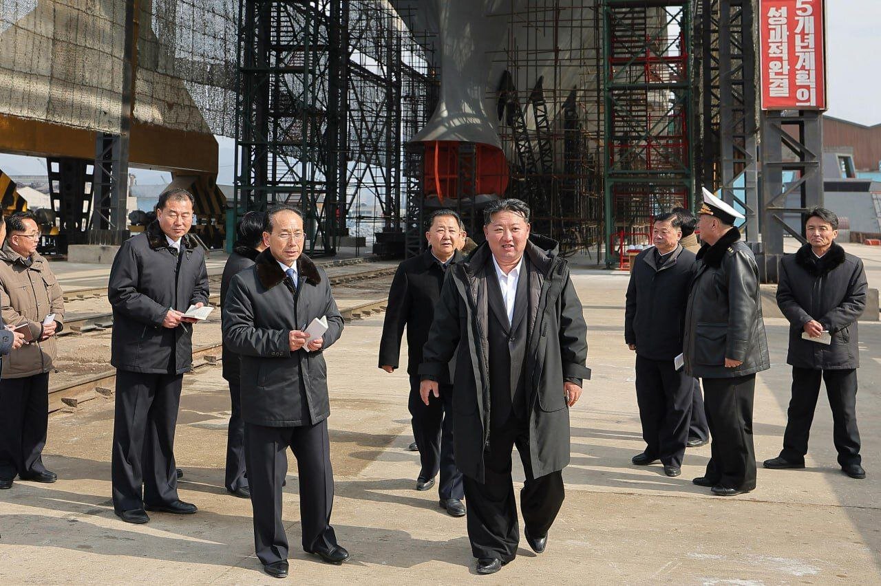 کیمجونگاون زیردریایی هستهای خود را به آب میاندازد | تصاویر