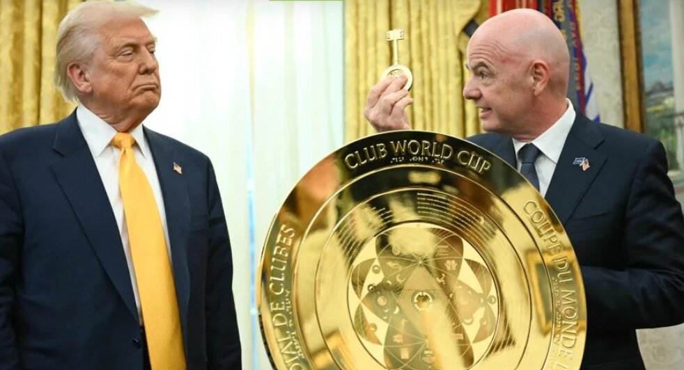 رئیس فیفا آدم ترامپ در جام جهانی! | تمجید عجیب از موضعگیری تنشزای ترامپ