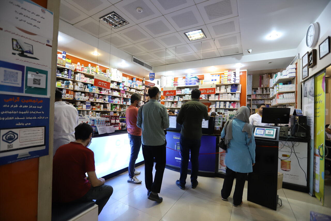 هیچ بیماری از این داروخانه دست خالی بیرون نمی‌رود