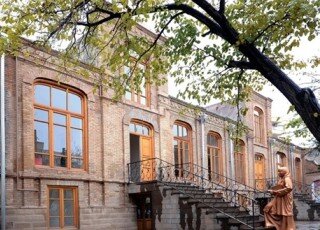 یادداشت |داستان‌های بانوی شعر فارسی در باغ مستوفی