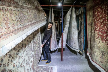 نرخ مصوب قالیشویی در پایتخت اعلام شد + جدول | نرخ شست و شو برای فرش‌های عتیقه و خاص چقدر است؟