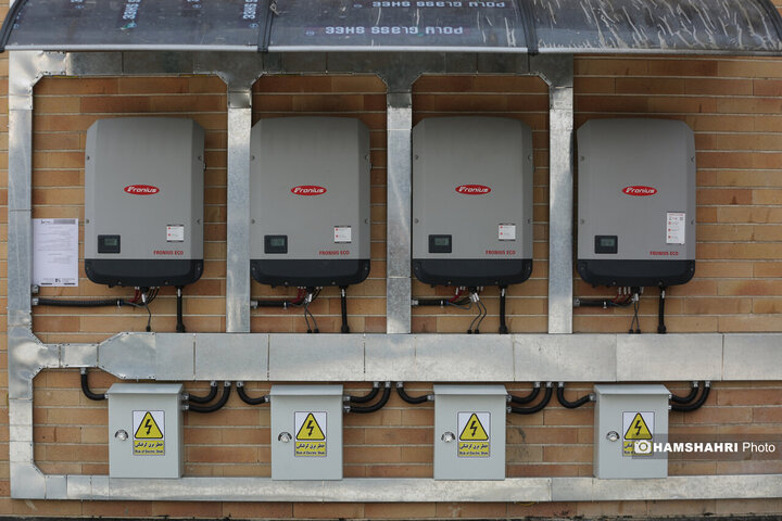 افتتاح 275 کیلووات نیروگاه خورشیدی در هشت منطقه و دستیابی به 2000کیلووات انرژی از نیروگاههای خورشیدی