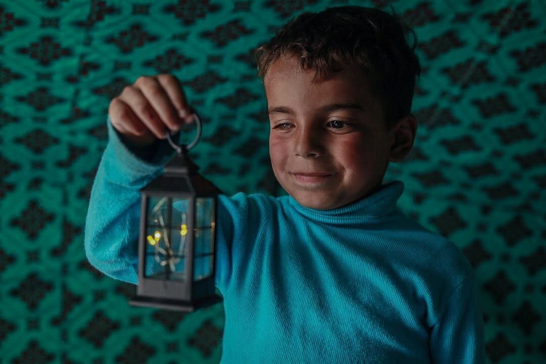 عمران، کودک ۵ ساله غزه‌ای که جنگ هم پدر و هم بینایی چشمانش را از او گرفت | تصاویر