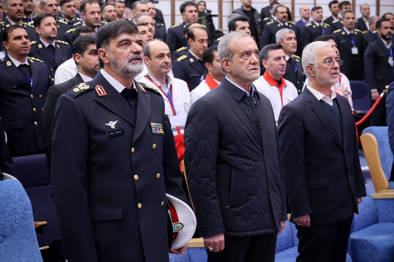 حضور پزشکیان در همایش سراسری فرماندهان و مدیران پلیس راهور فراجا ؛ رادان و پزشکیان در کنار هم