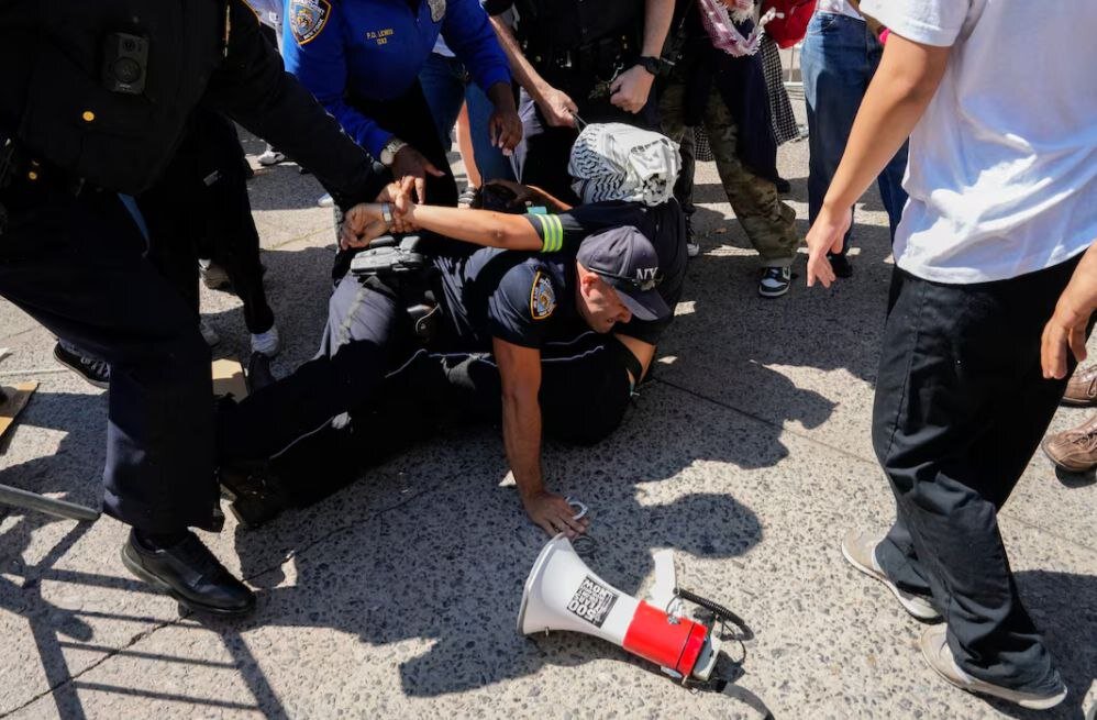 سرکوبهای ترامپ با بازداشت دانشجوی فلسطینی دانشگاه کلمبیا آغاز شد | تصاویر