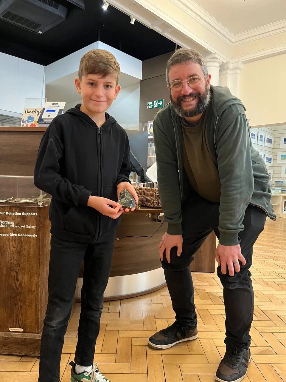 بچه کنجکاو در ساحل گنج پیدا کرد! | تصاویر