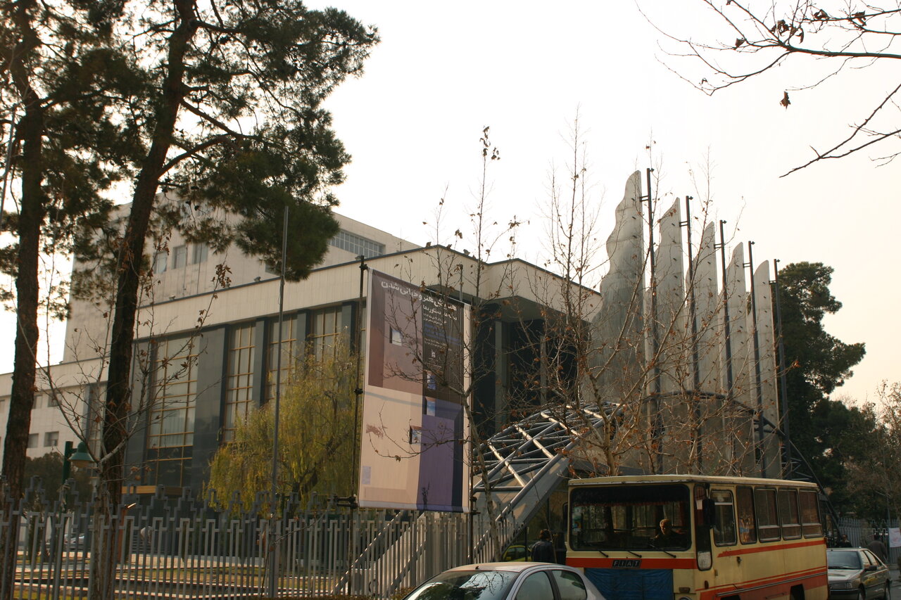 خیابانی در تهران که مثل حافظ شیراز، شادیبخش است