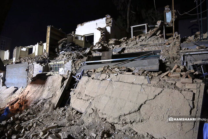 ریزش ساختمان ۴ طبقه در خیابان طالقانی