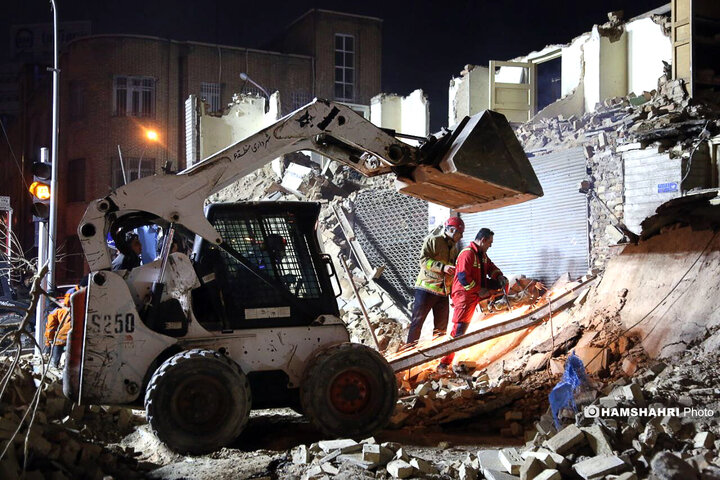 ریزش ساختمان ۴ طبقه در خیابان طالقانی