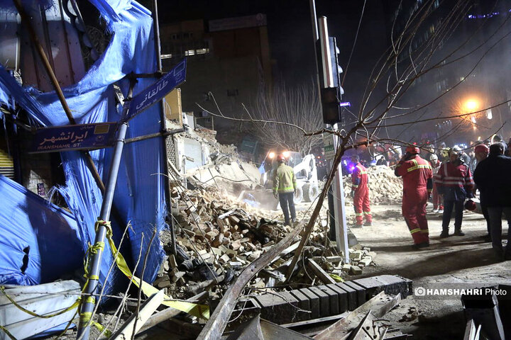 ریزش ساختمان ۴ طبقه در خیابان طالقانی