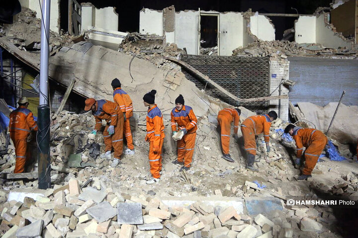 ریزش ساختمان ۴ طبقه در خیابان طالقانی