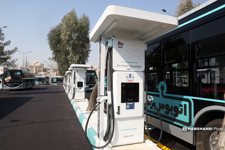 افتتاح بزرگترین ایستگاه شارژ برقی اتوبوس و تاکسی برقی در پایانه بعثت