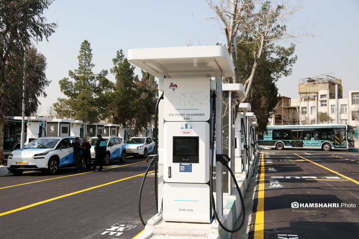 افتتاح بزرگترین ایستگاه شارژ برقی اتوبوس و تاکسی برقی در پایانه بعثت