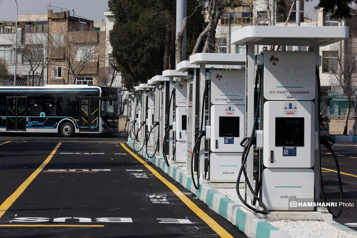 افتتاح بزرگترین ایستگاه شارژ برقی اتوبوس و تاکسی برقی در پایانه بعثت