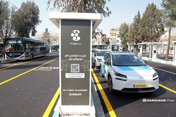 افتتاح بزرگترین ایستگاه شارژ برقی اتوبوس و تاکسی برقی در پایانه بعثت
