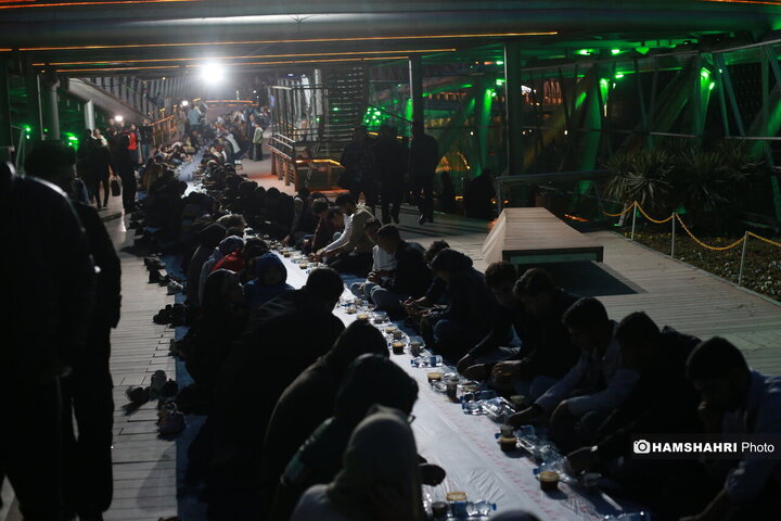 افطاری ساده روی پل طبیعت