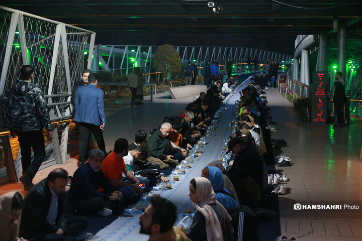 افطاری ساده روی پل طبیعت