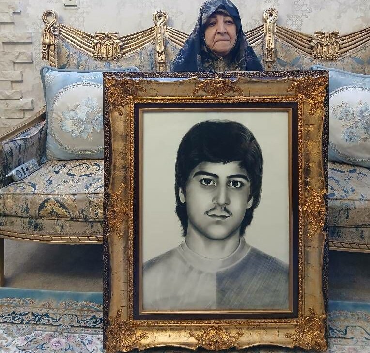 مهمانی ده هشتادیها در خانه مادر شهید گمنام