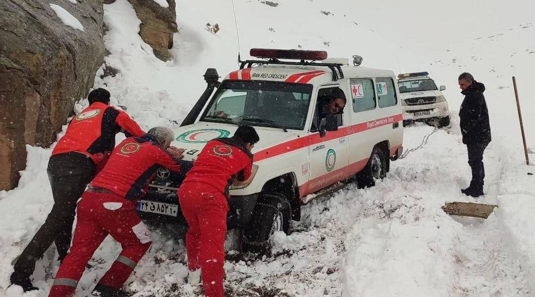 16 نوروز در ماموریت|جوان دهه هفتادی هلال احمر از شیرینی های ماموریتهای یک ماهه نوروزی برایمان می گوید