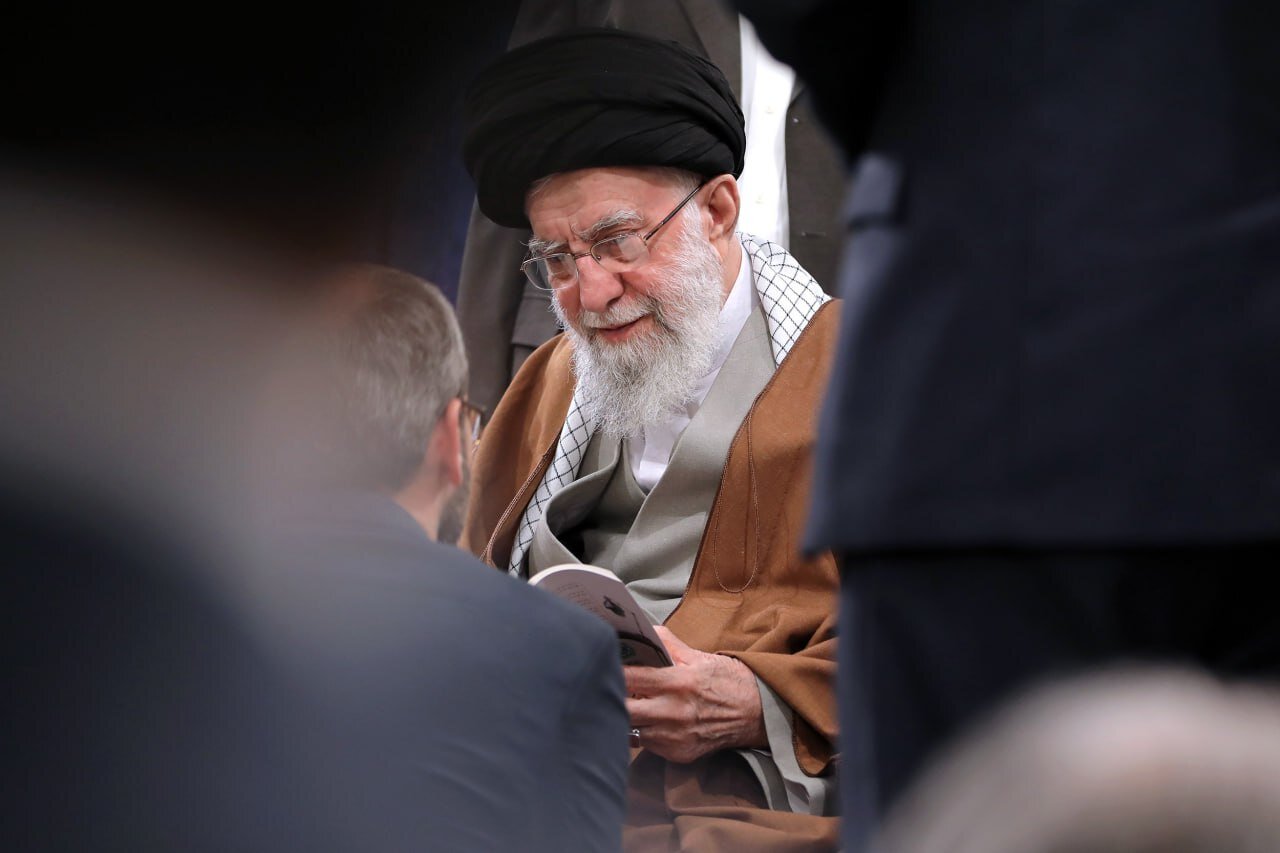 دیدار شعرا با رهبری