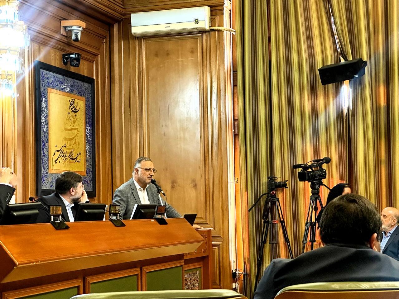 Teheranski mestni svet obravnaval zakonitost nadzornega organa