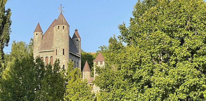 قدم زدن در روستای هری پاتر | این روستا به هاگوارتز ایران شهرت دارد