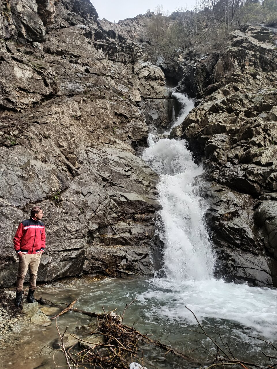 ردپای تاریخ در مسیر قلعه تاریخی کی‌قباد | از ایگل خروشان تا آبشار چکمه سیاه