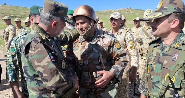 هشدار فرمانده نیروی زمینی ارتش؛ هیچ تهدیدی را نسبت به تمامیت ارضی تحمل نمیکنیم