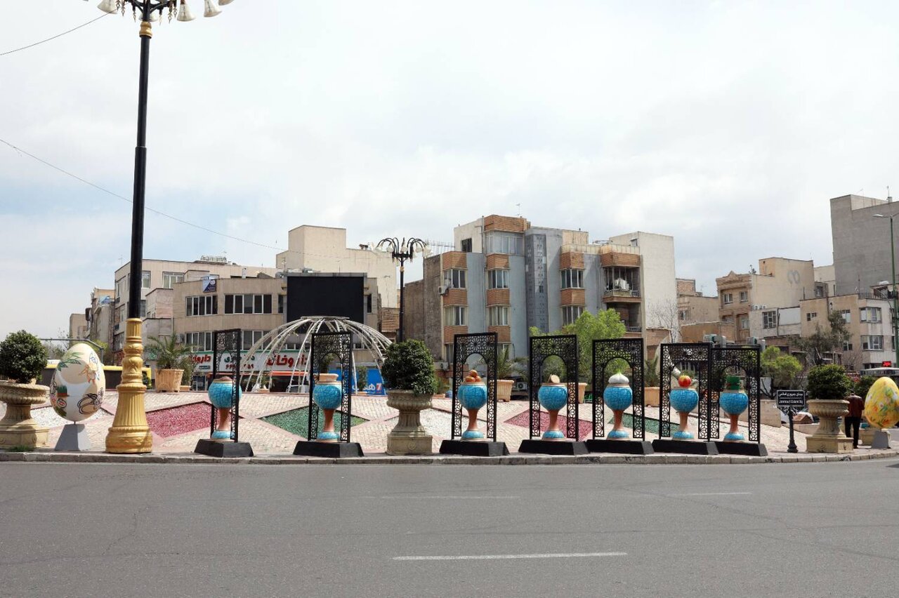 نصب المان‌های نوروزی جدید در میدان آزادی