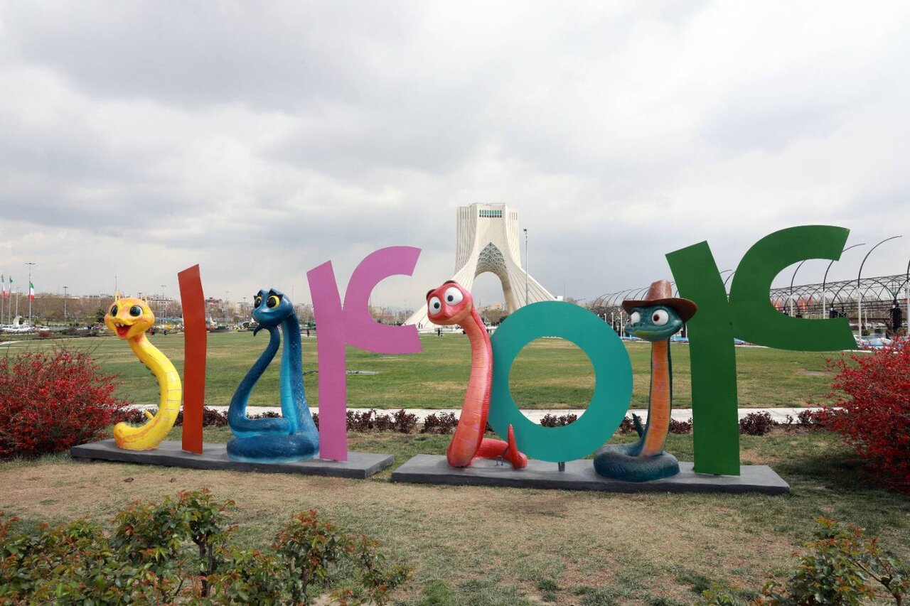 نصب المانهای نوروزی جدید در میدان آزادی