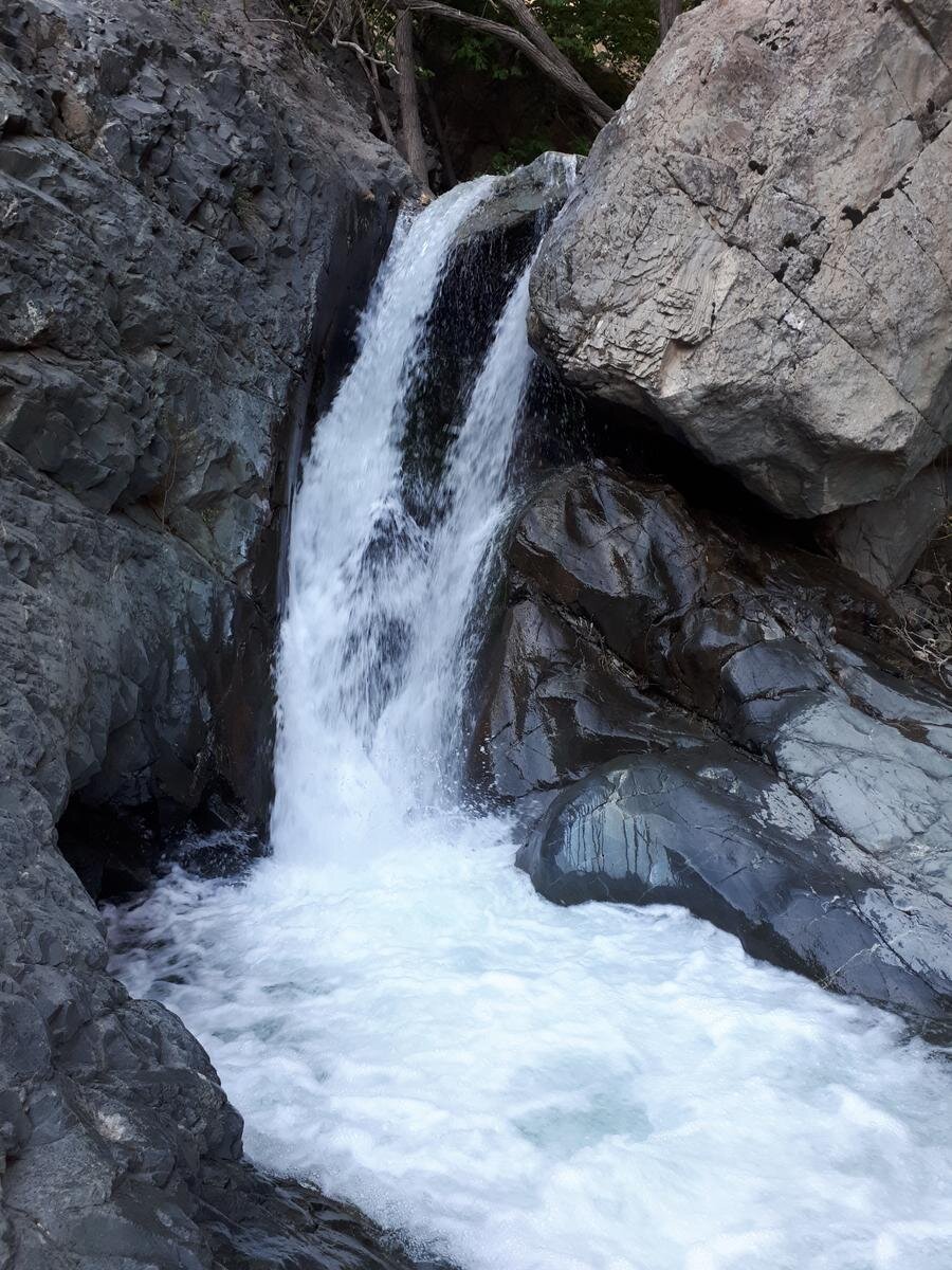 چرا به اینجا چالمگس میگفتند؟ | ویژگی منحصر به فرد آبشار حوالی لانهزنبور