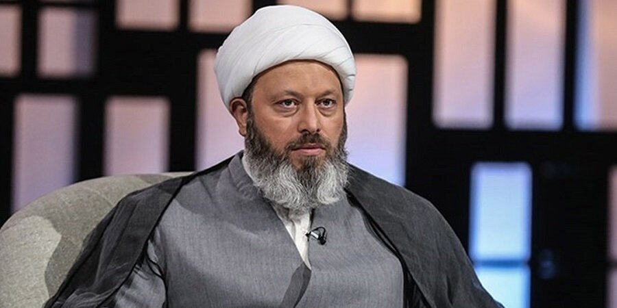 آوازخوانی یک روحانی روی آنتن شبکه ۳ سیما غلامرضا قاسمیان