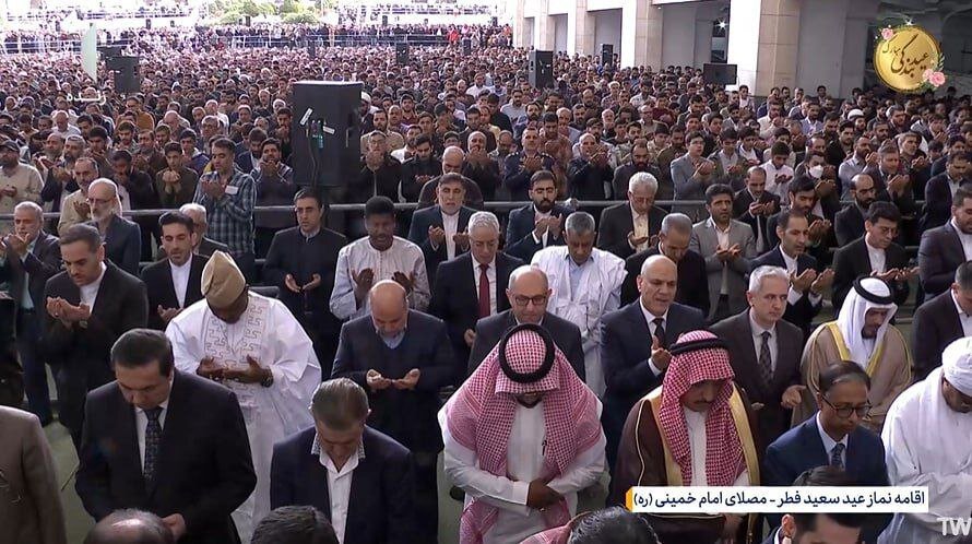 حضور سفرا و نمایندگان دیپلماتیک کشورهای خارجی در مصلی تهران | عکس