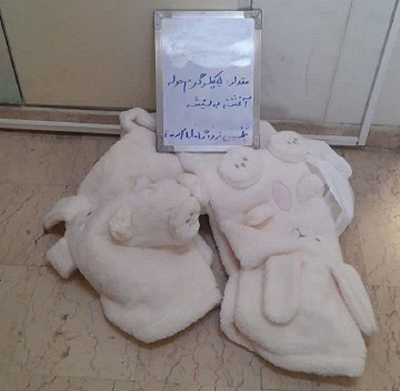 کشف حوله آغشته به شیشه در فرودگاه حضرت امام (ره) + عکس