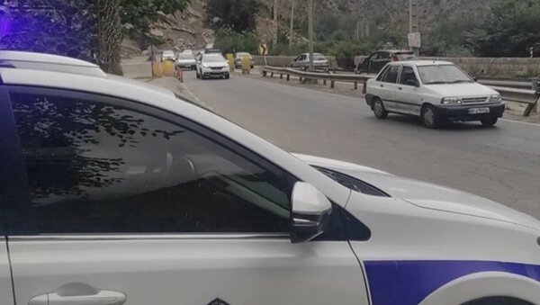 تعقیب و گریز عجیب یک پراید با راننده مست! | پرت کردن بطری مشروب به بیرون + ویدئو پلیس راهور / یکطرفه