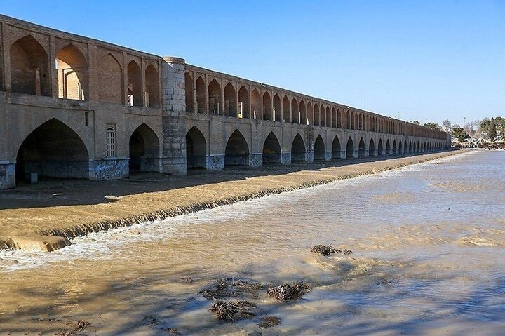 آب زاینده‌رود به زمین‌های شرق اصفهان می‌رسد | ویدئو