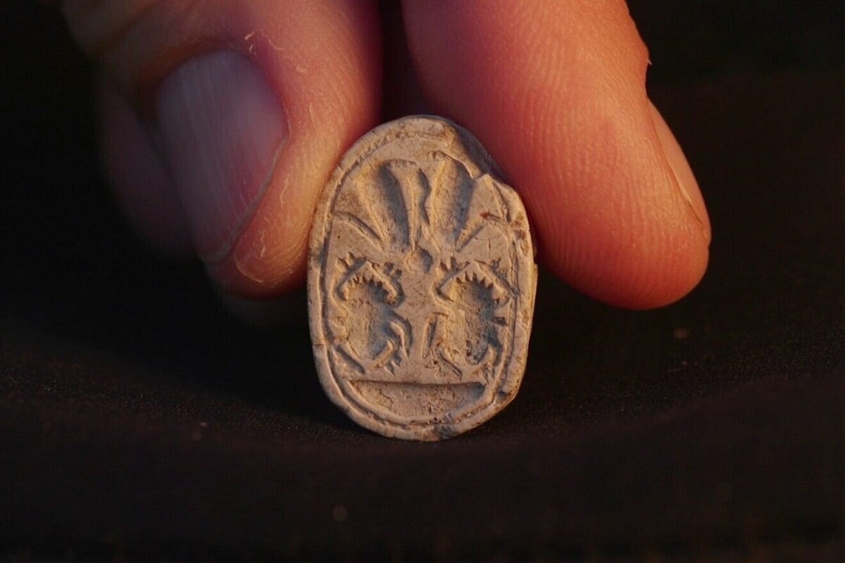 کشف اتفاقی طلسم باستانی ۳۸۰۰ ساله توسط دختری سه ساله! | عکس