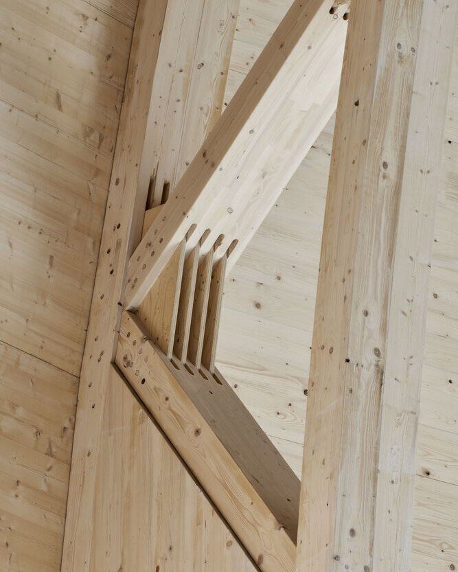 آشیانه غولپیکر کشتی هوایی یا سالن چندمنظوره ؟! | تصاویر