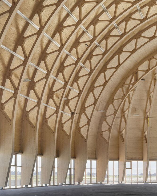 آشیانه غولپیکر کشتی هوایی یا سالن چندمنظوره ؟! | تصاویر