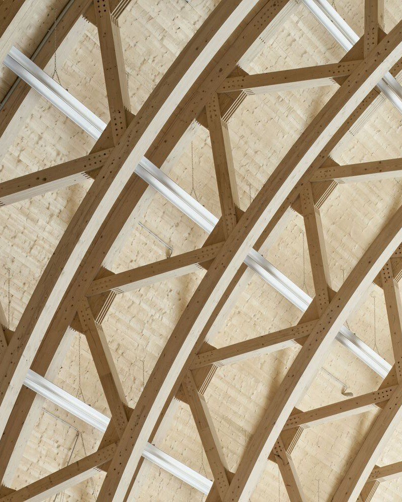 آشیانه غولپیکر کشتی هوایی یا سالن چندمنظوره ؟! | تصاویر