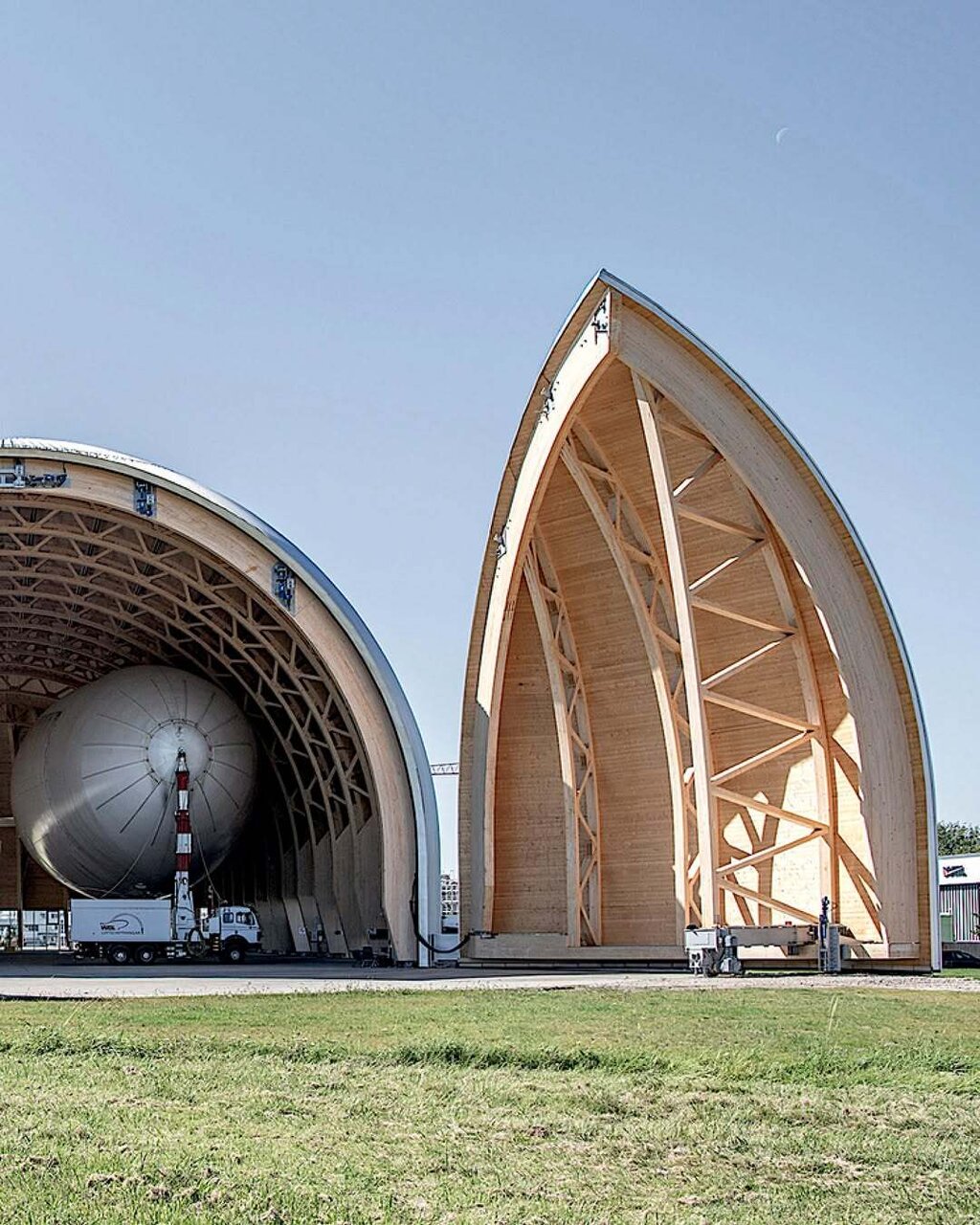 آشیانه غولپیکر کشتی هوایی یا سالن چندمنظوره ؟! | تصاویر